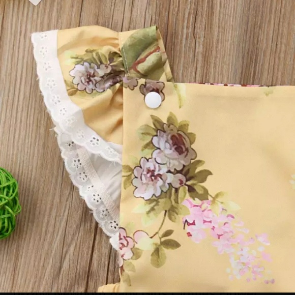 Last one ⏳Yellow flowered Romper - Picture 3 of 7